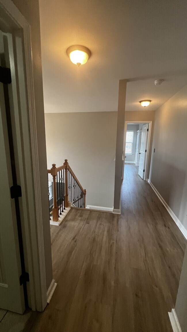 Building Photo - 116 Clearview Ct