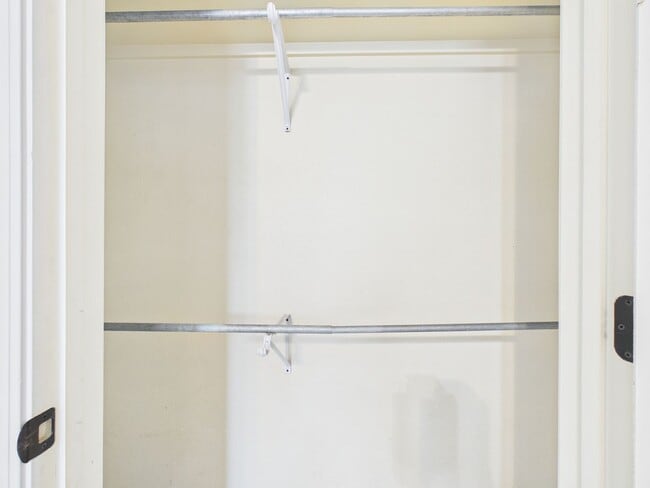 Building Photo - 4 bedroom in City View!