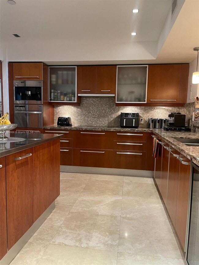 Building Photo - 1331 Brickell Bay Dr