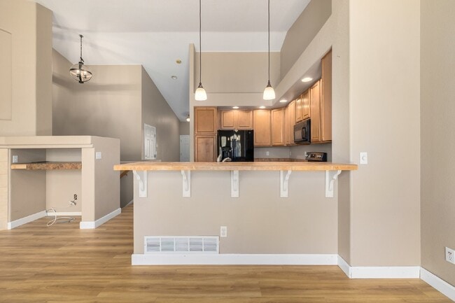Building Photo - This beautiful 3-bedroom, 3-bathroom in Parker
