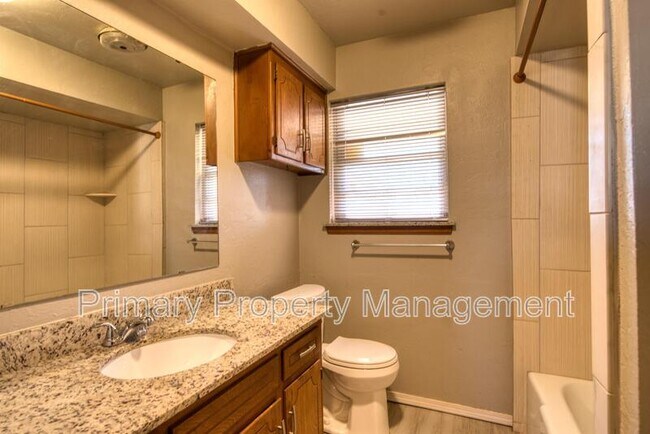 Building Photo - 303 Kimberly Ln