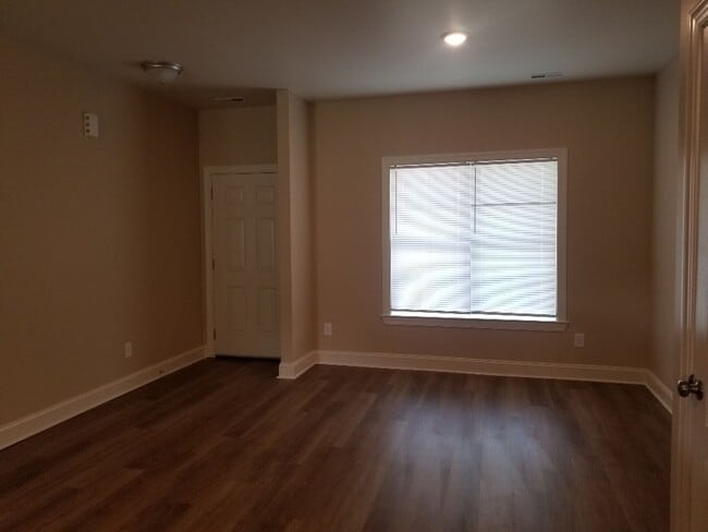 Building Photo - 806 NC-581