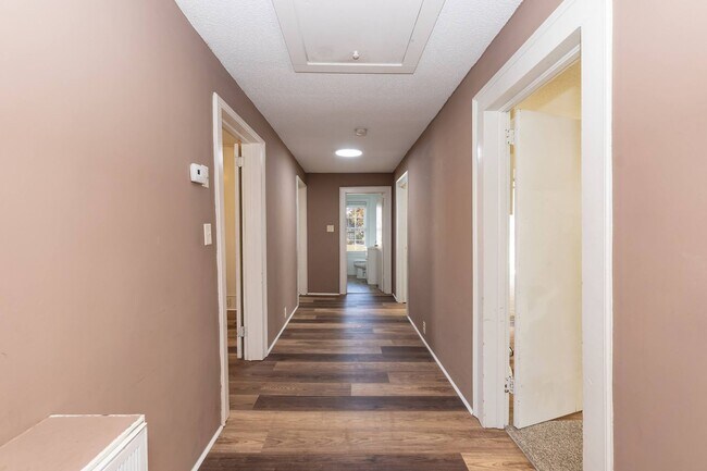 Building Photo - Four Bedroom Home!