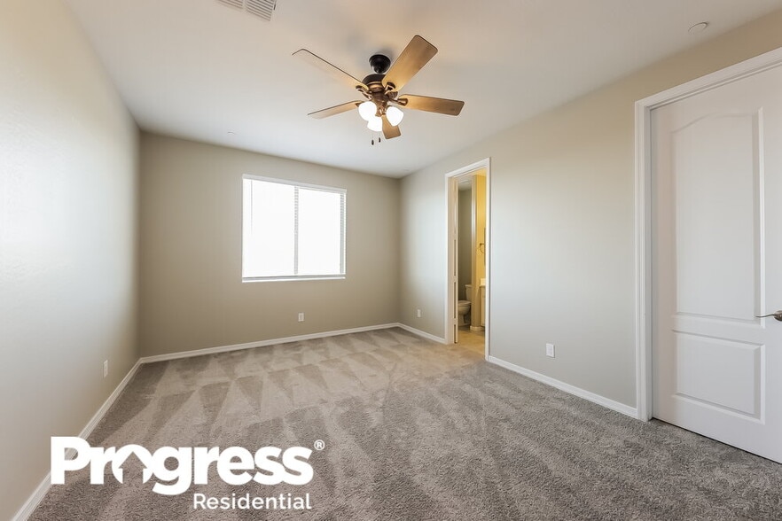 Building Photo - 10642 W Anna Ave