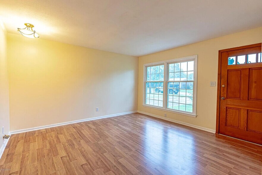 Building Photo - 9602 Shoshone way