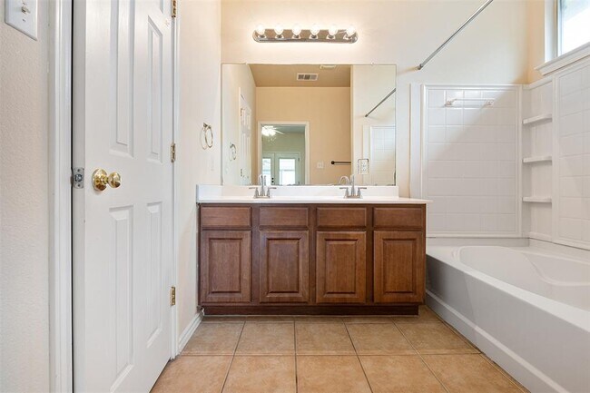 Building Photo - 105 Almquist St