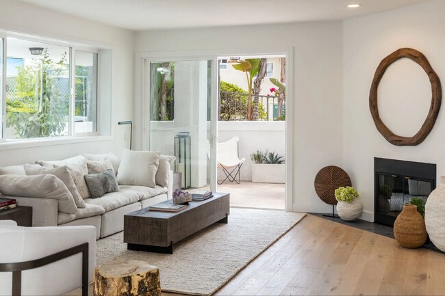 Building Photo - Cavalleri Malibu