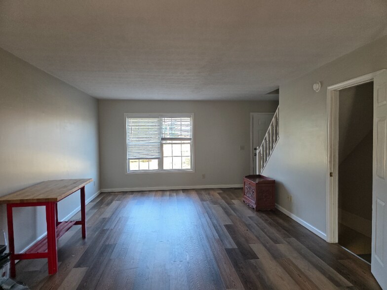 Building Photo - 2215 Reservoir St