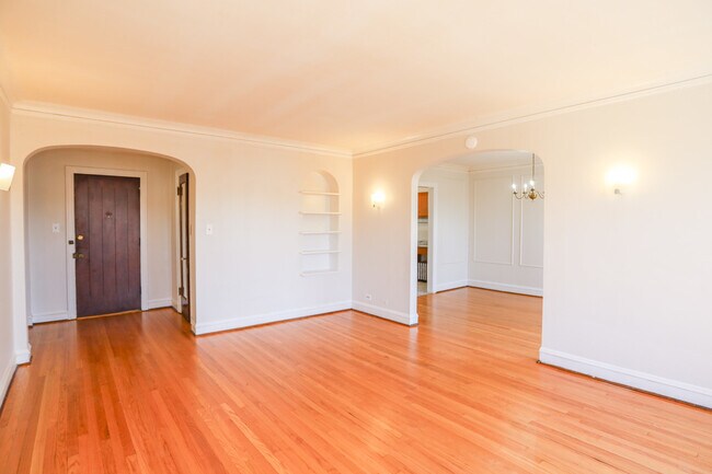 Building Photo - 7443 N Claremont Ave