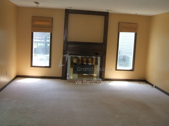 Building Photo - 536 W Ash Ave