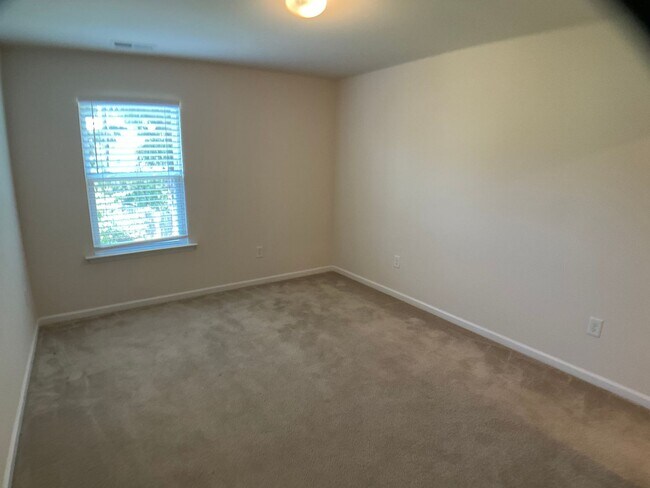 Building Photo - 4 Bed, 3 Bath in Desirable Apex