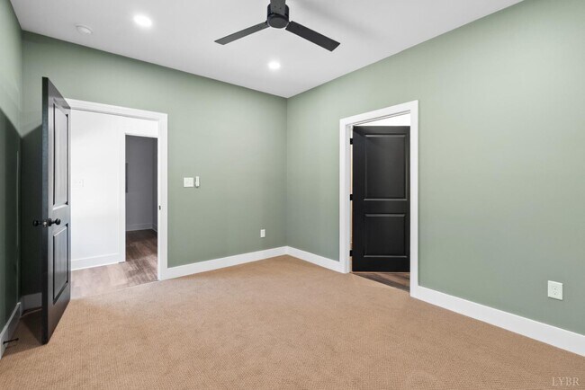 Building Photo - 45 Savage Dr