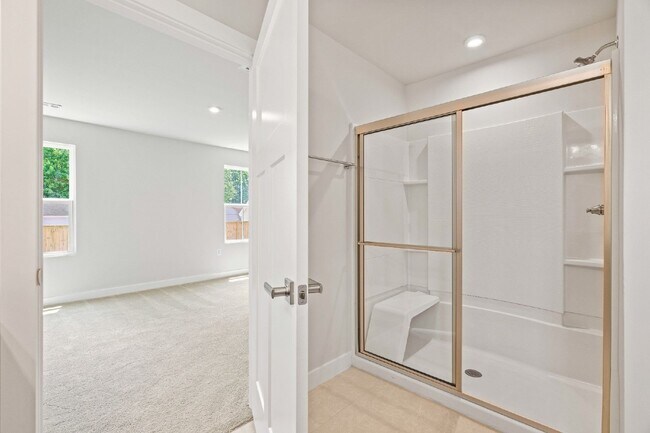 Building Photo - Beautiful White House Home | Granite Counters, Gas Range & One-Level Living