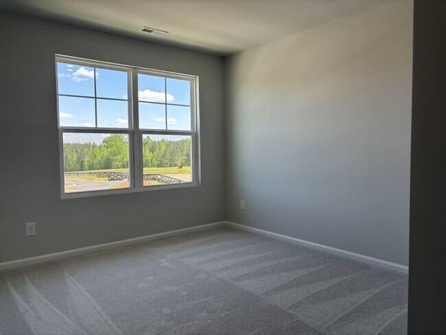 Building Photo - 318 Leland Crst Dr