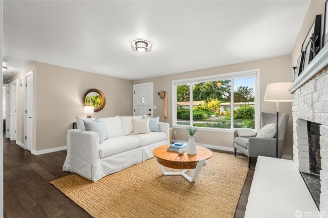 Building Photo - Classic Mid-Century Rambler with Modern Co...