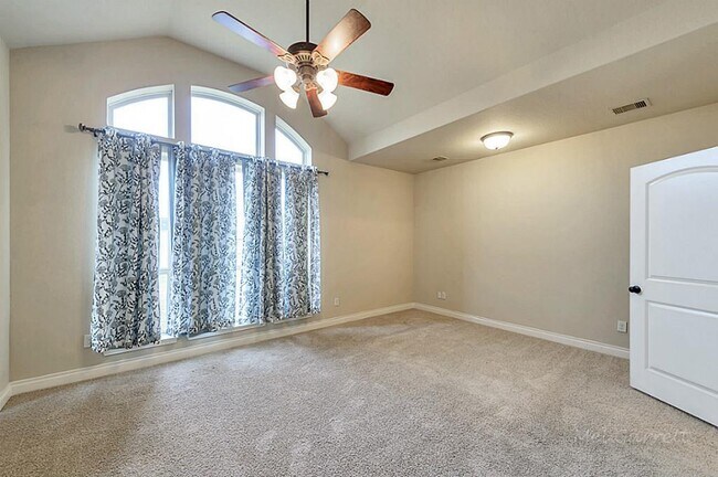 Building Photo - 28810 Davenport Dr