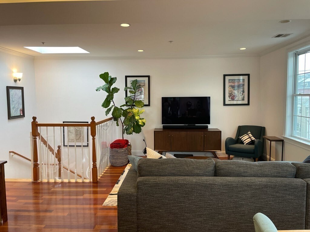 Building Photo - 93 Sciarappa St