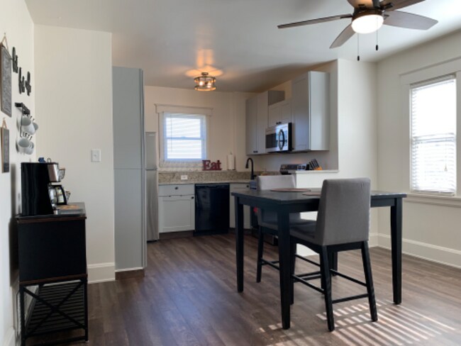 Building Photo - 201 E 26th St