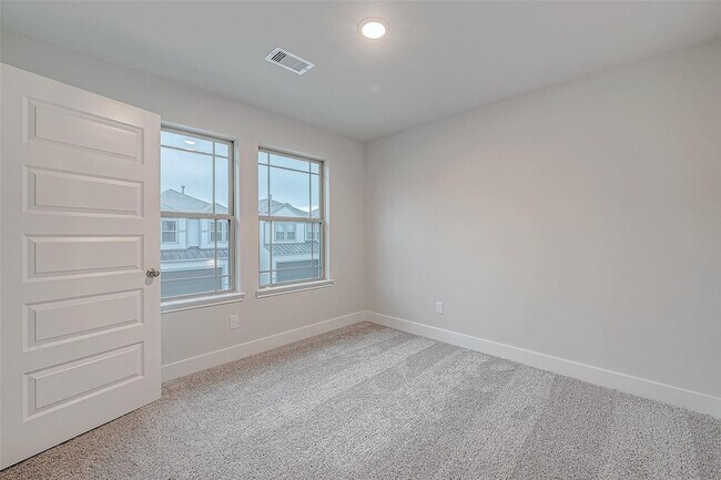 Building Photo - 13410 Sun Cay Dr
