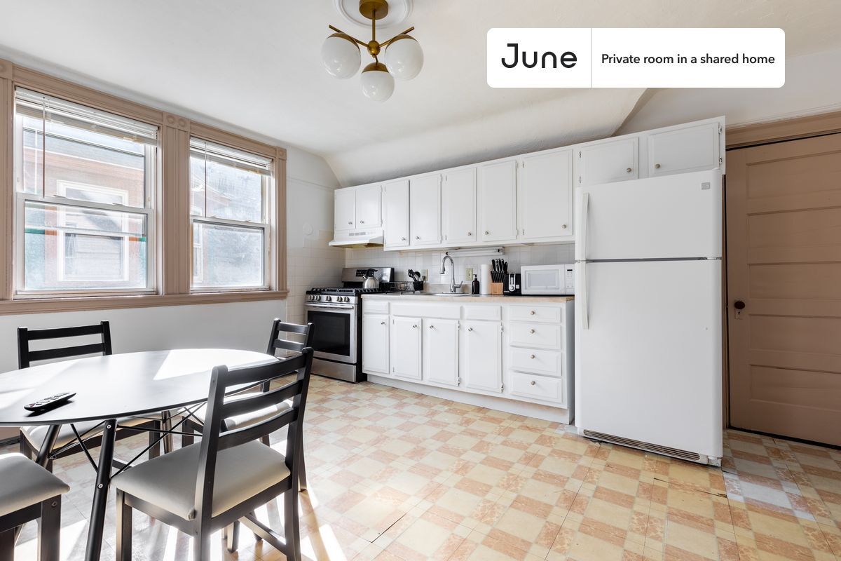 Building Photo - Room in Shared 3 bed/1 bath home