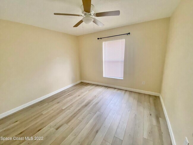 Building Photo - 2435 Palisades Dr SE