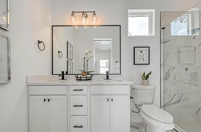 Building Photo - 8405 Schneider St