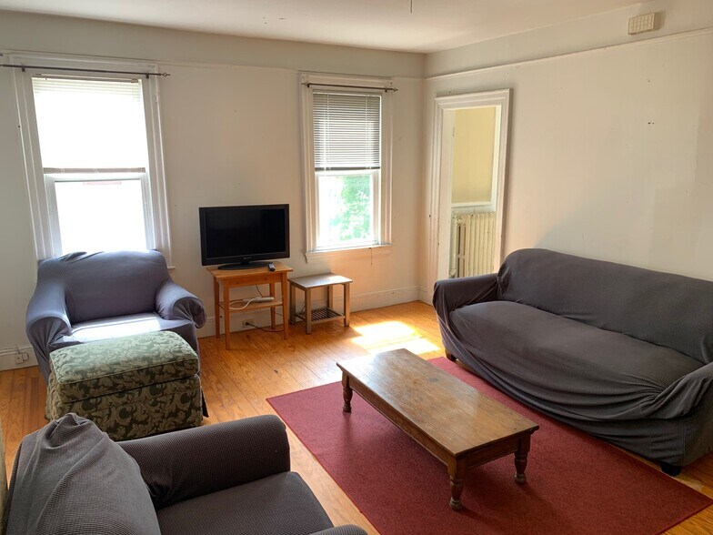 Building Photo - 501 Spring St