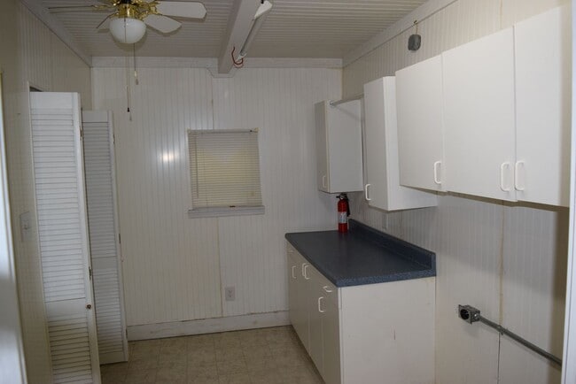 Building Photo - Cozy Comfort in a Great Location: Spacious...