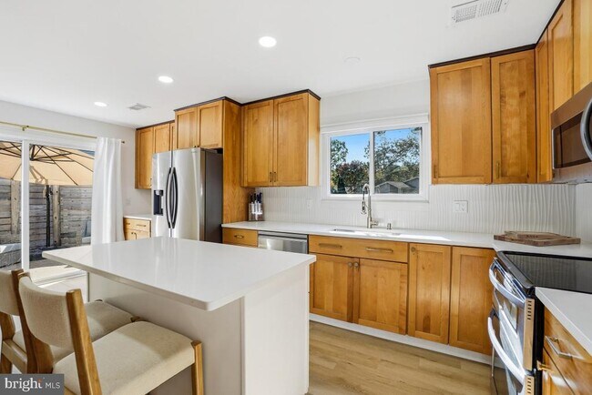 Building Photo - 1527 Hiddenbrook Dr