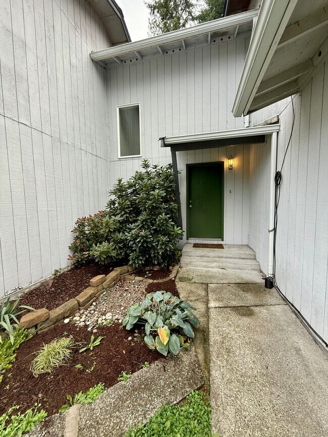 Primary Photo - 3 BR, 1.5 bath townhome located in Central...