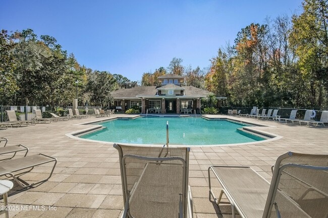 Building Photo - 8424 THORNBUSH Ct