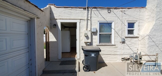 Building Photo - Cozy 2 bedroom 2 Bath Home