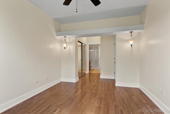 Building Photo - 910 Genesee Dr