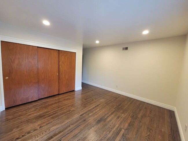 Building Photo - 4380 Entrada Dr