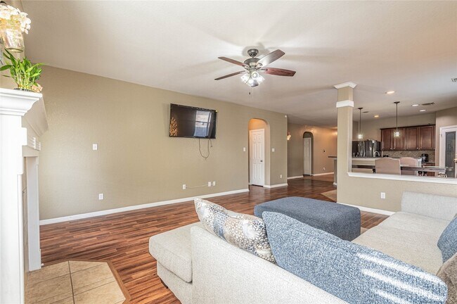 Building Photo - 307 Autumn Creek Ln