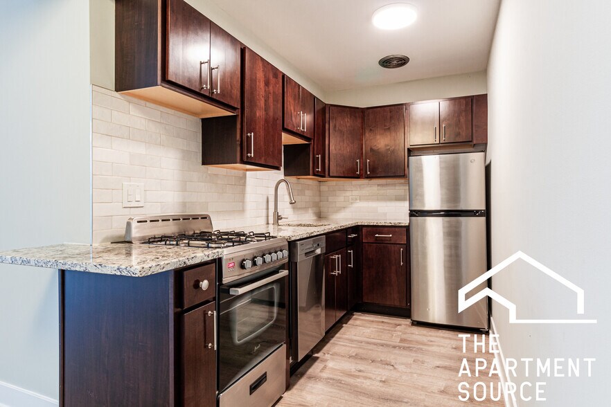 Building Photo - 454 W Barry Ave