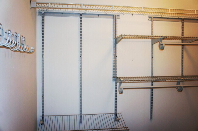 Building Photo - 1056 Pinewood Lake Ct