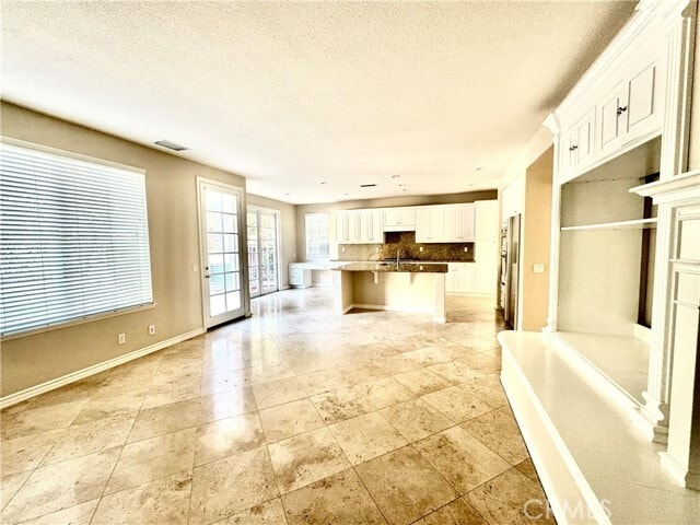 Building Photo - 16 Kingsway Dr