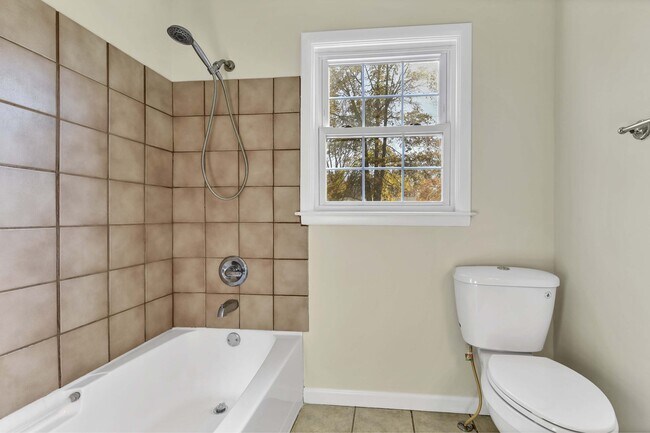 Building Photo - 337 Glendola Ave NW