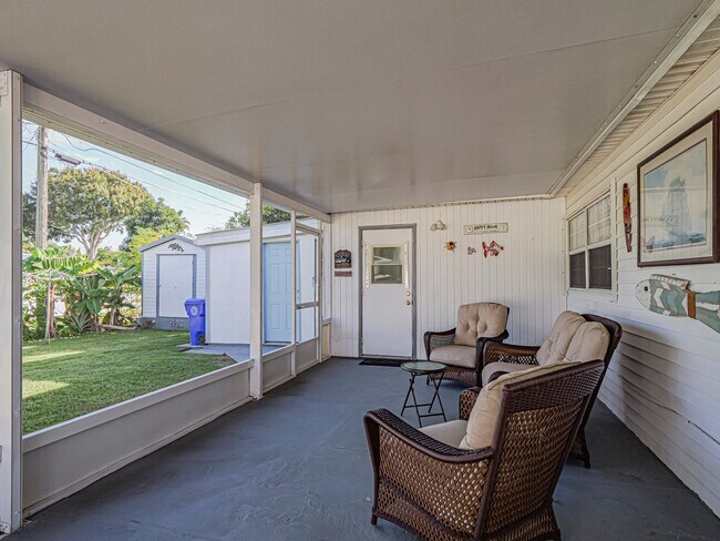 Building Photo - 1440 4th Ct