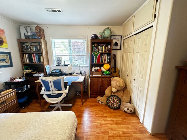 Building Photo - 4 bedroom 2 1/2 bath in historic Jacksonville
