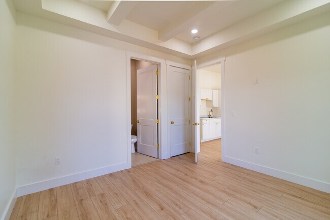 Building Photo - 56 Robertson St
