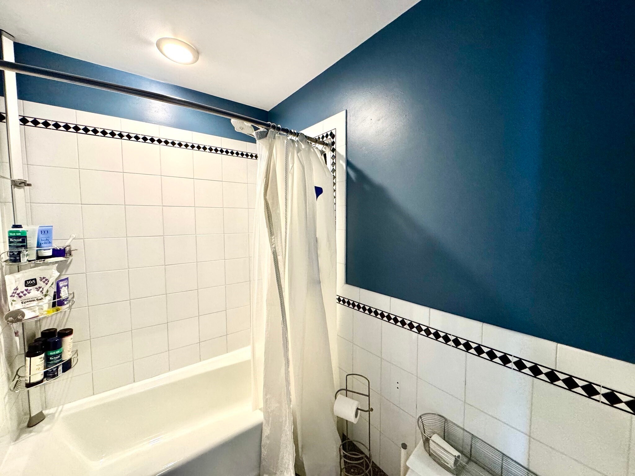 Building Photo - 2 Monument Sq