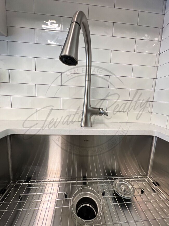 Building Photo - SPECIAL: FIRST MONTHS RENT FREE! Two Bedro...
