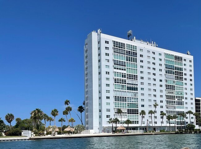 Building Photo - 7200 Sunshine Skyway Ln S