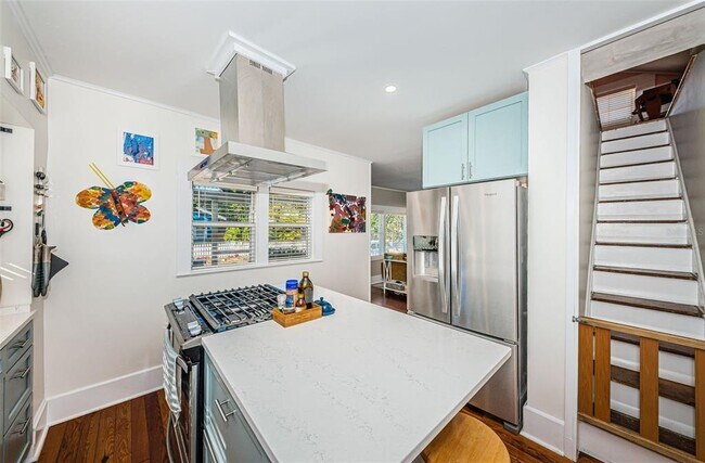 Building Photo - 1009 8th St N