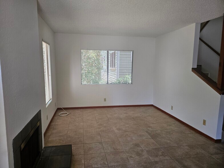 Building Photo - 1615 Olive St