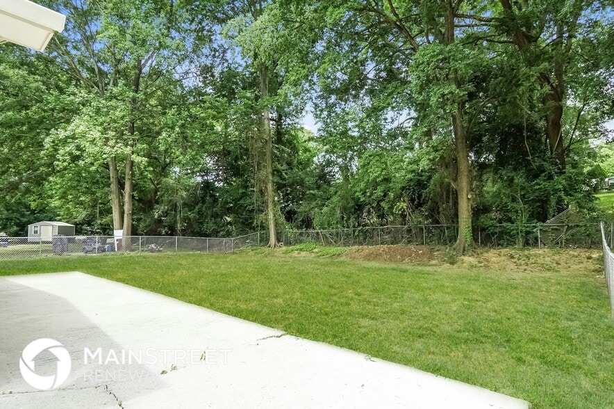 Building Photo - 690 Brooksdale Dr