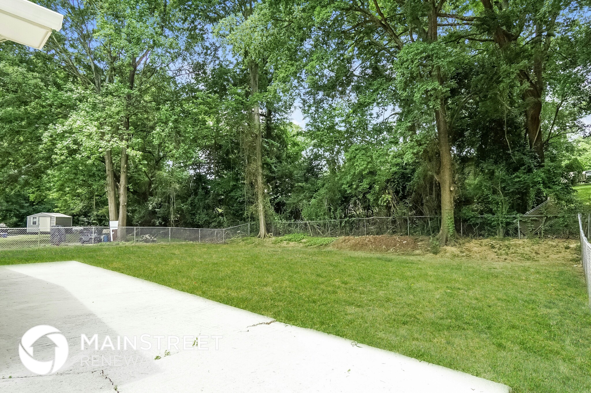 Building Photo - 690 Brooksdale Dr