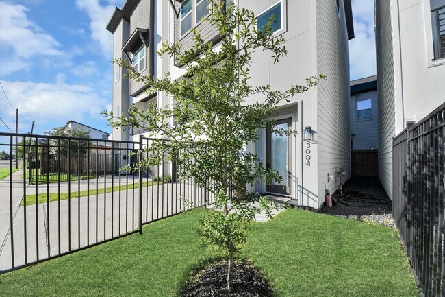 Building Photo - 3004 Holman St